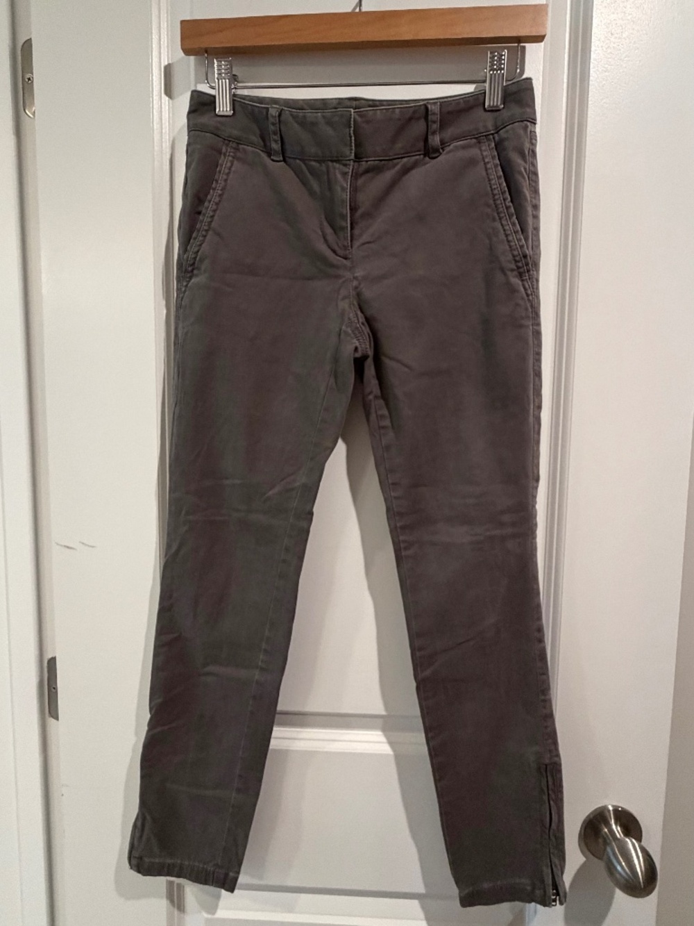 LOFT Marisa Fit Skinny Pants Grey Ankle Zippers - Size 0P